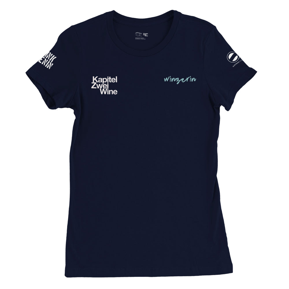 Kapitel Zwei Wine Organic Female Employee T-shirt (Winzerin)